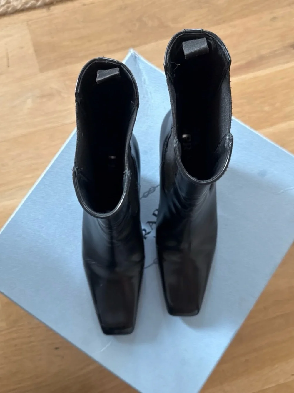 N/A timeless black